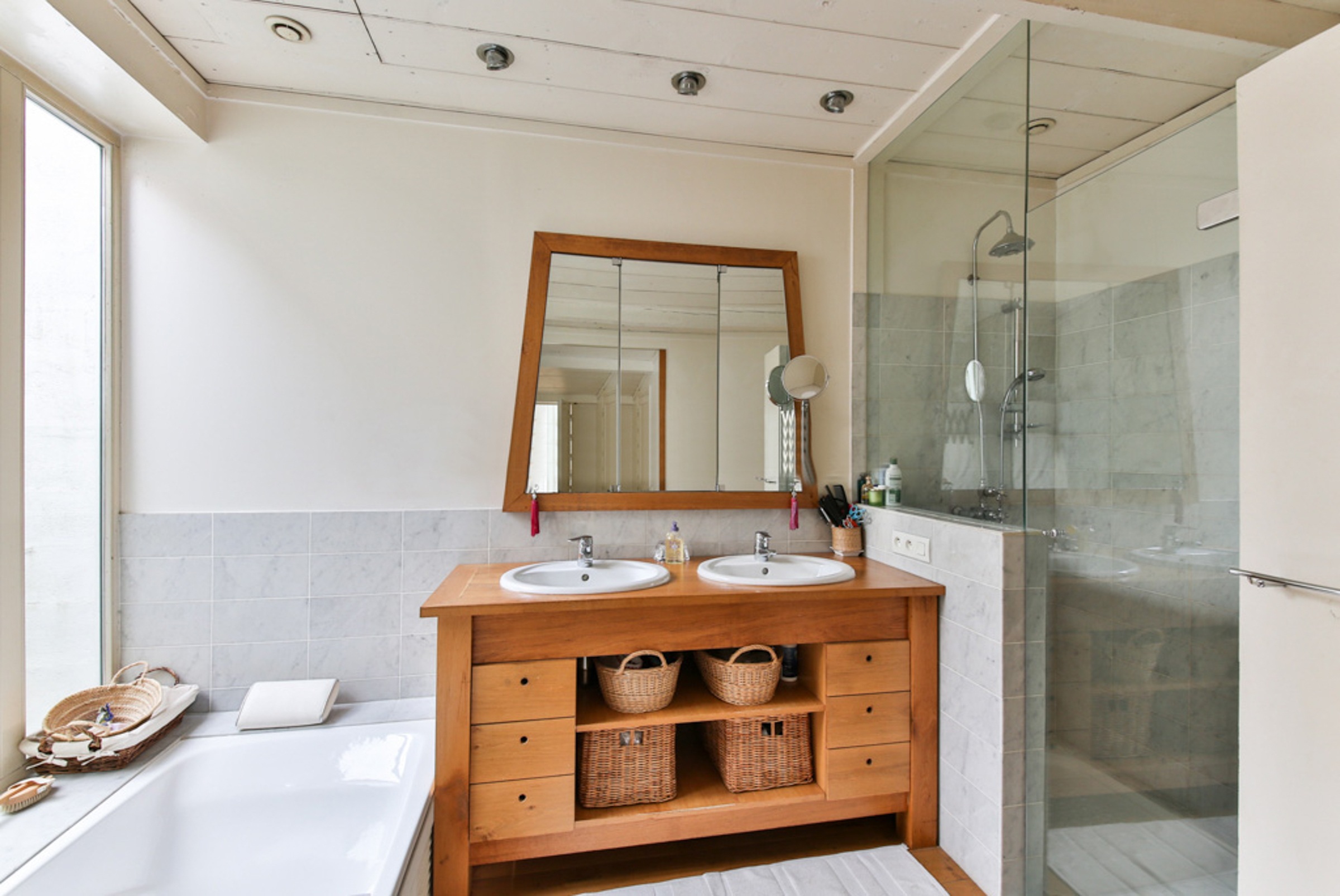 bathroom-2132342